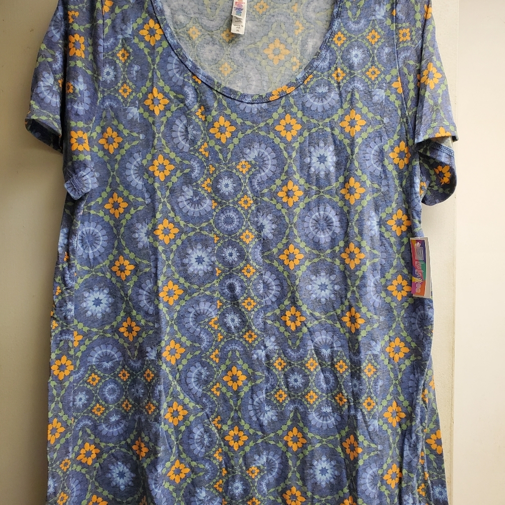 XL Lularoe Classic Tee